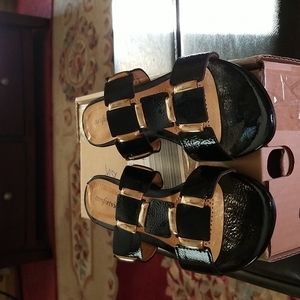 Women's wide width sandal